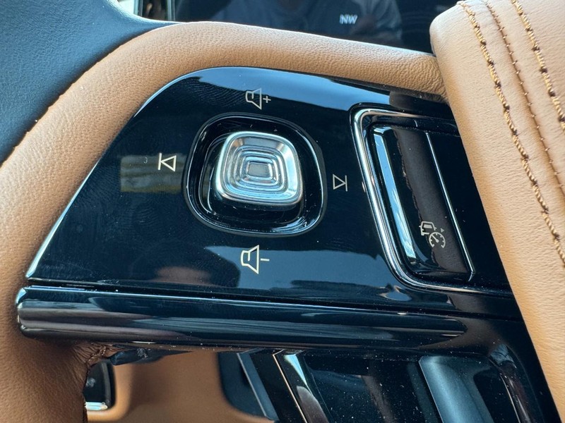 Lincoln Aviator Vehicle Full-screen Gallery Image 18