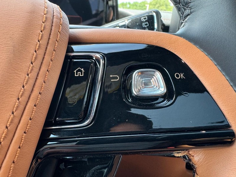 Lincoln Aviator Vehicle Full-screen Gallery Image 19