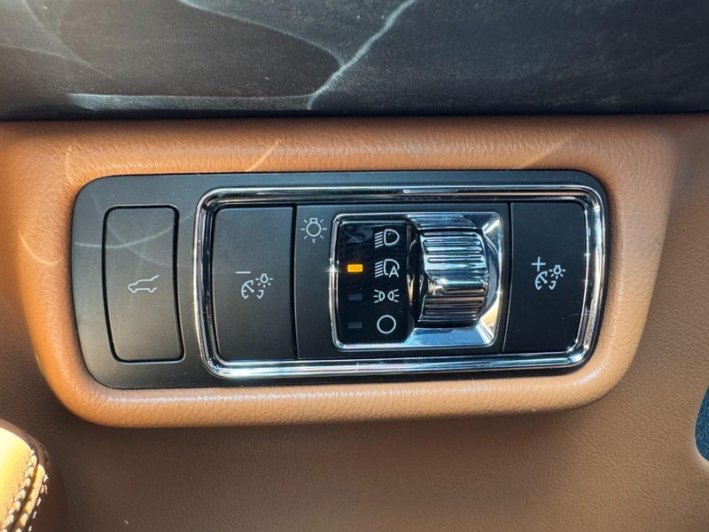 Lincoln Aviator Vehicle Full-screen Gallery Image 22
