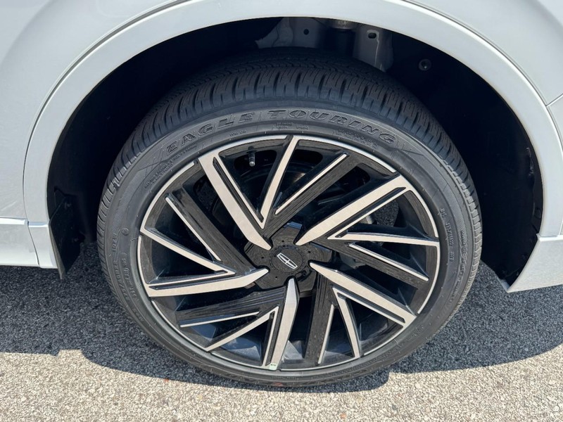 Lincoln Aviator Vehicle Full-screen Gallery Image 27
