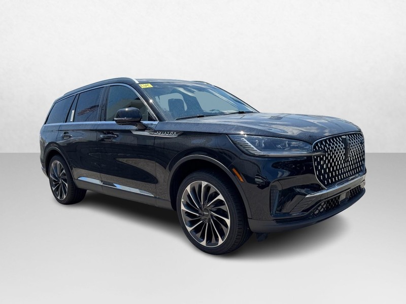 Lincoln Aviator Vehicle Full-screen Gallery Image 03