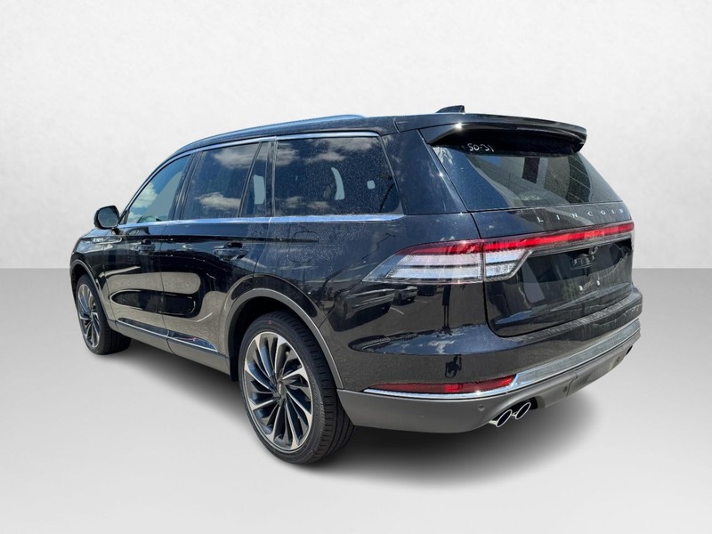 Lincoln Aviator Vehicle Full-screen Gallery Image 07