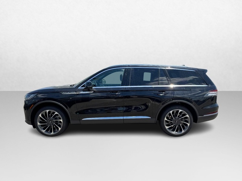Lincoln Aviator Vehicle Full-screen Gallery Image 08