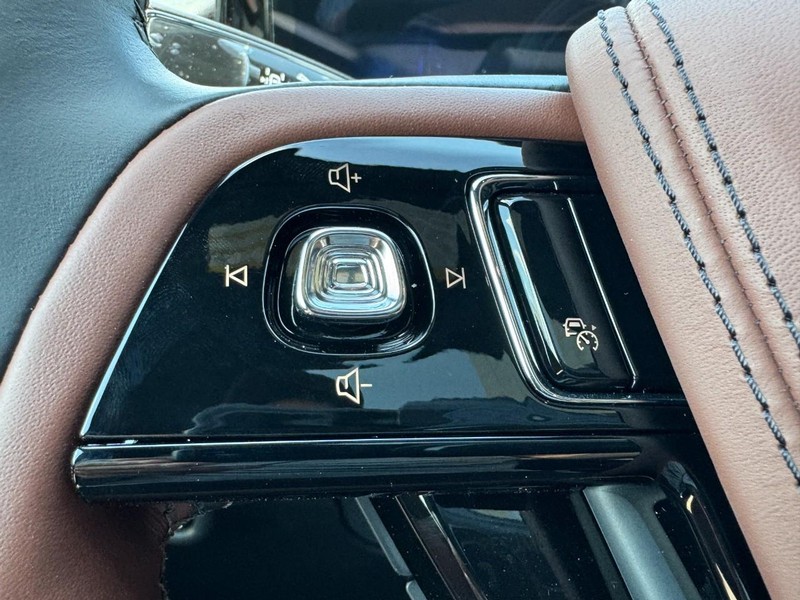 Lincoln Aviator Vehicle Full-screen Gallery Image 18