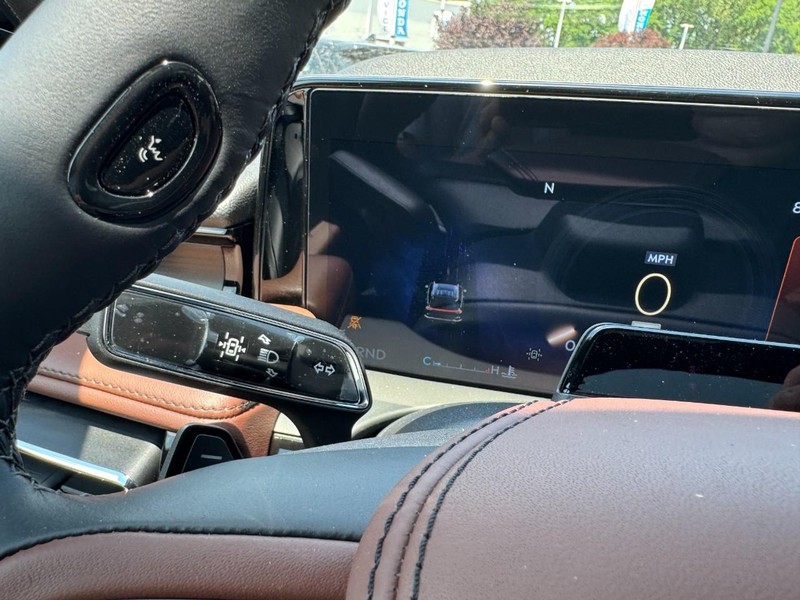 Lincoln Aviator Vehicle Full-screen Gallery Image 20