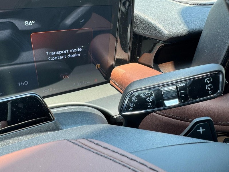Lincoln Aviator Vehicle Full-screen Gallery Image 21