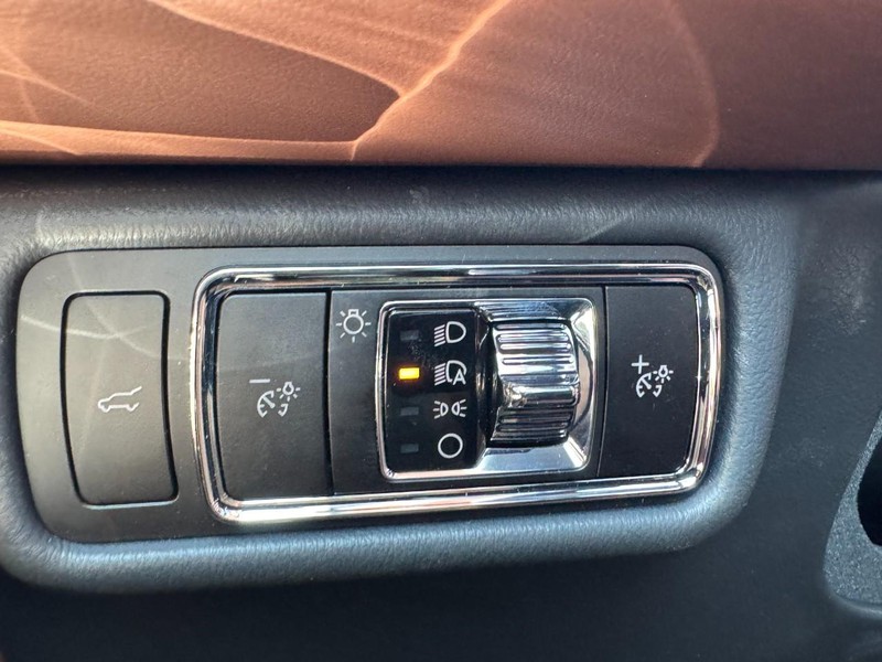 Lincoln Aviator Vehicle Full-screen Gallery Image 22
