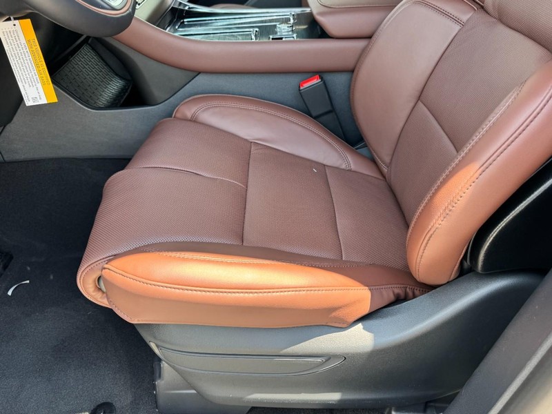 Lincoln Aviator Vehicle Full-screen Gallery Image 26