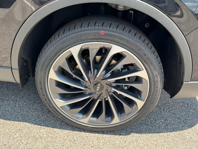 Lincoln Aviator Vehicle Full-screen Gallery Image 27