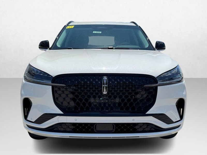 Lincoln Aviator Vehicle Full-screen Gallery Image 02