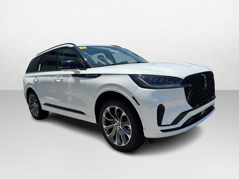 Lincoln Aviator Vehicle Full-screen Gallery Image 03