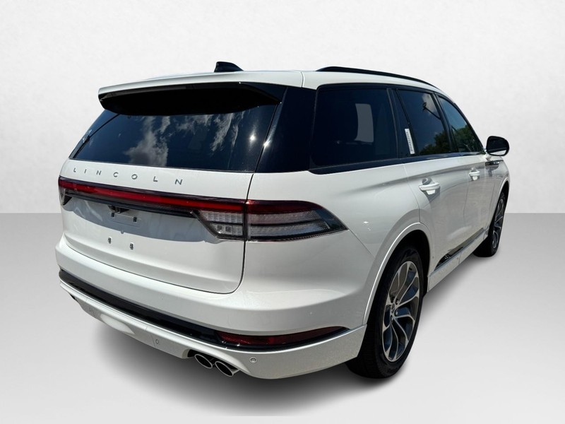 Lincoln Aviator Vehicle Full-screen Gallery Image 05