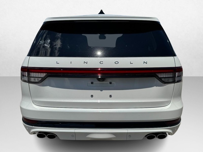 Lincoln Aviator Vehicle Full-screen Gallery Image 06