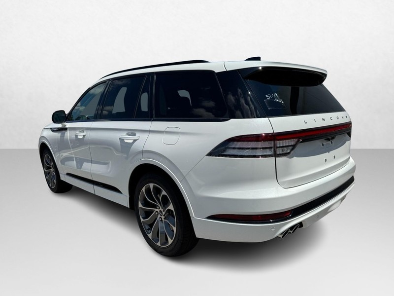 Lincoln Aviator Vehicle Full-screen Gallery Image 07
