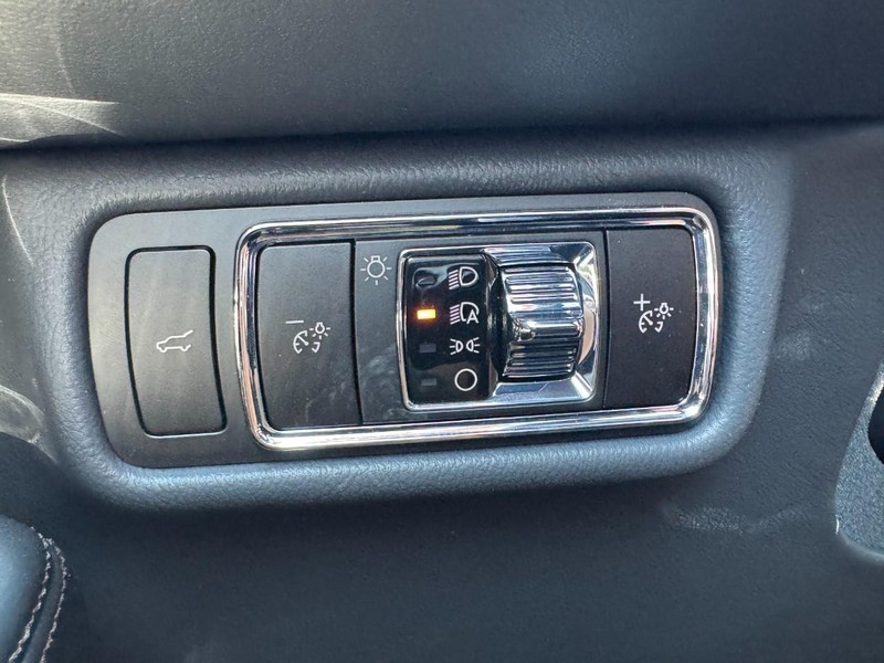 Lincoln Aviator Vehicle Full-screen Gallery Image 22
