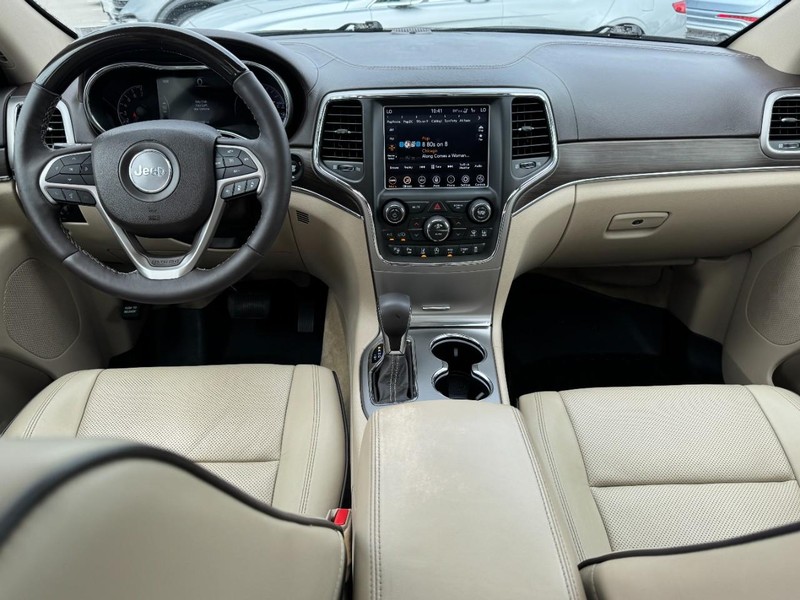 Jeep Grand Cherokee Vehicle Full-screen Gallery Image 09