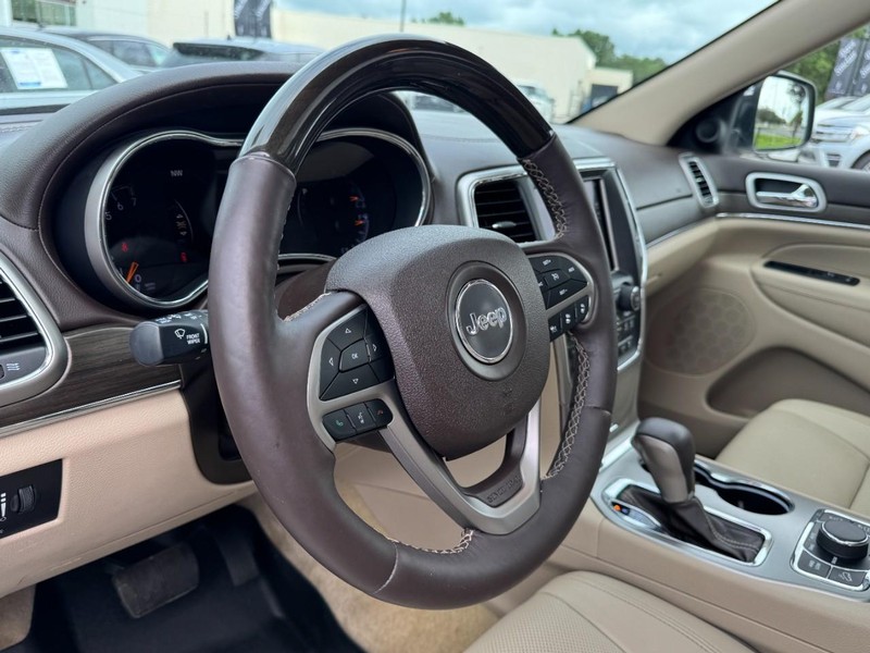 Jeep Grand Cherokee Vehicle Full-screen Gallery Image 15