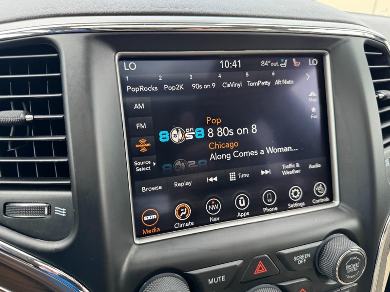 Jeep Grand Cherokee Vehicle Full-screen Gallery Image 16