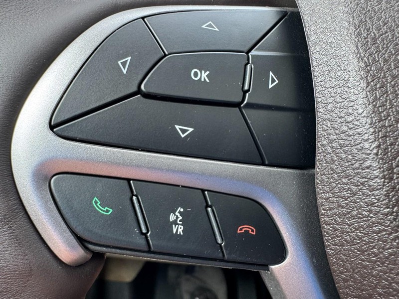 Jeep Grand Cherokee Vehicle Full-screen Gallery Image 18