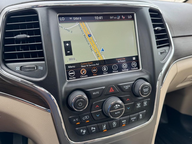 Jeep Grand Cherokee Vehicle Full-screen Gallery Image 20