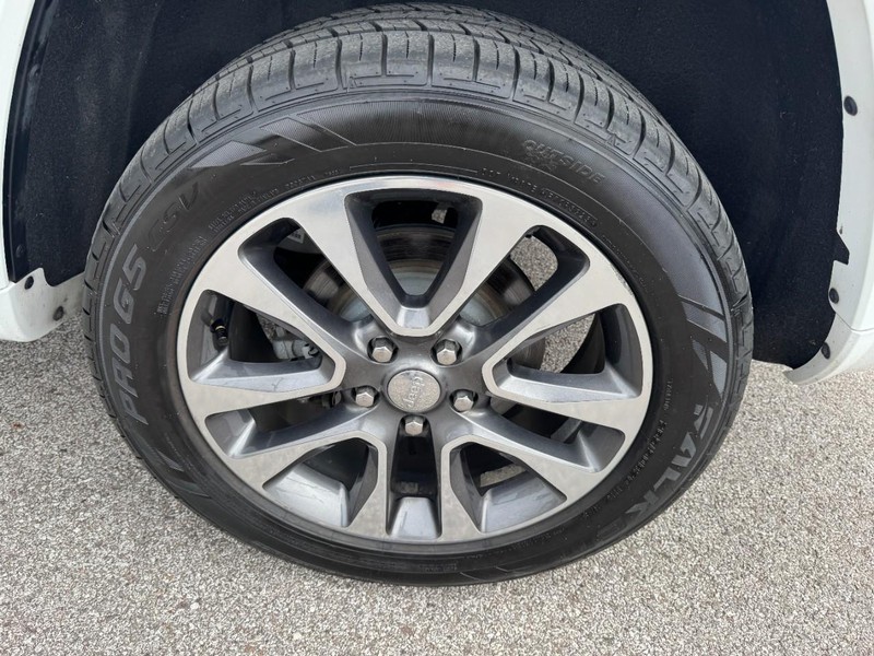 Jeep Grand Cherokee Vehicle Full-screen Gallery Image 24