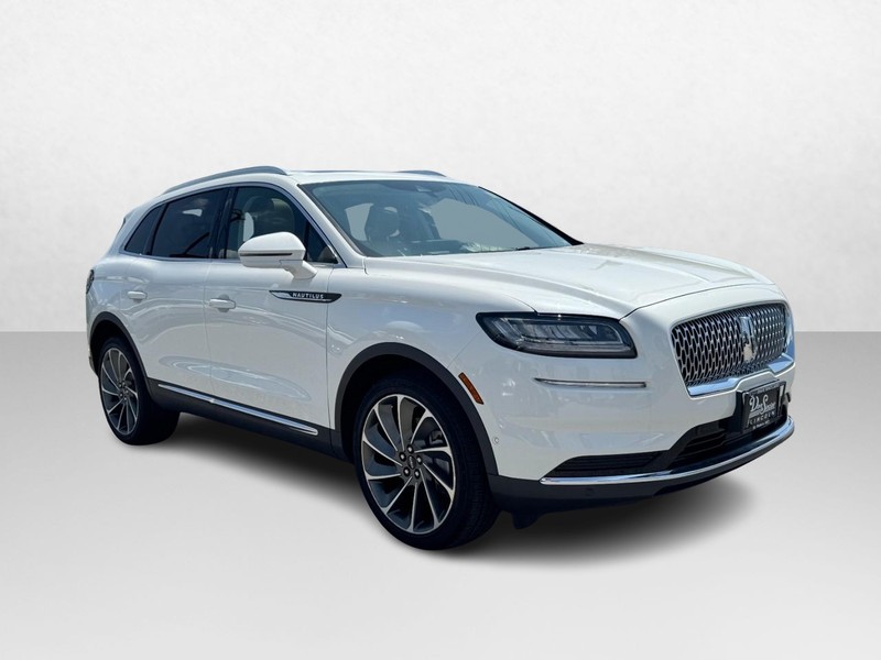 Lincoln Nautilus Vehicle Full-screen Gallery Image 03