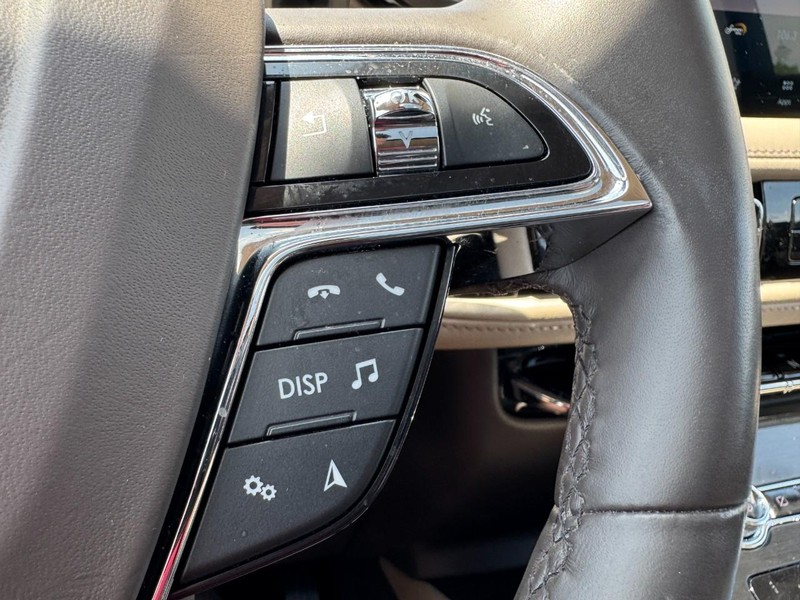 Lincoln Nautilus Vehicle Full-screen Gallery Image 19