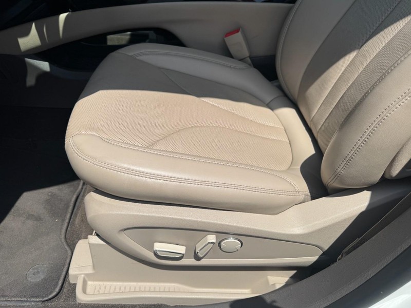 Lincoln Nautilus Vehicle Full-screen Gallery Image 26