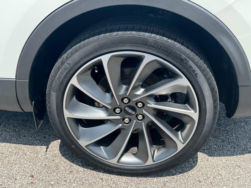 Lincoln Nautilus Vehicle Full-screen Gallery Image 27