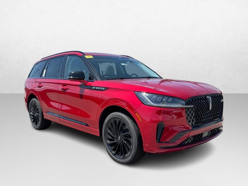 Lincoln Aviator Vehicle Full-screen Gallery Image 03