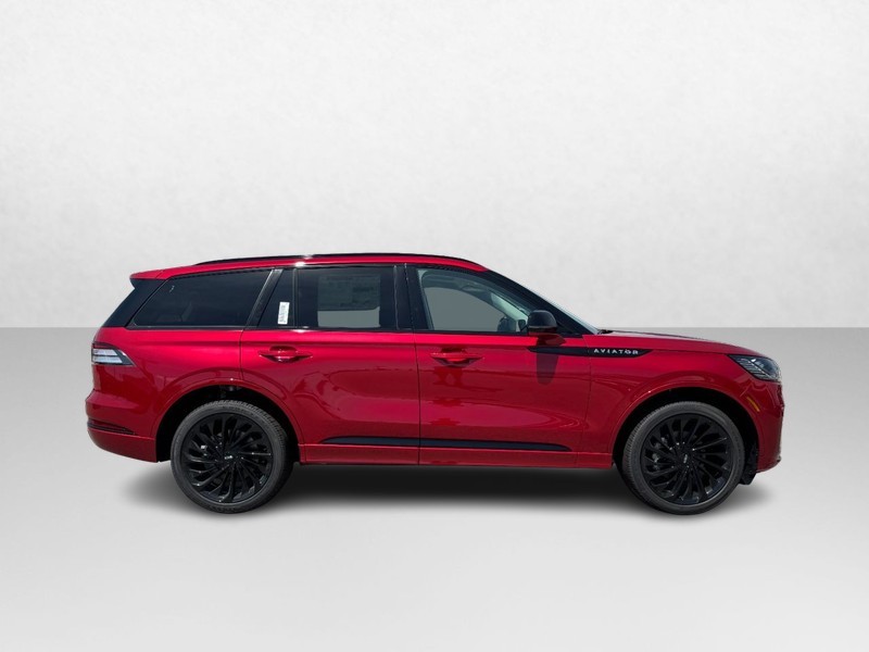 Lincoln Aviator Vehicle Full-screen Gallery Image 04