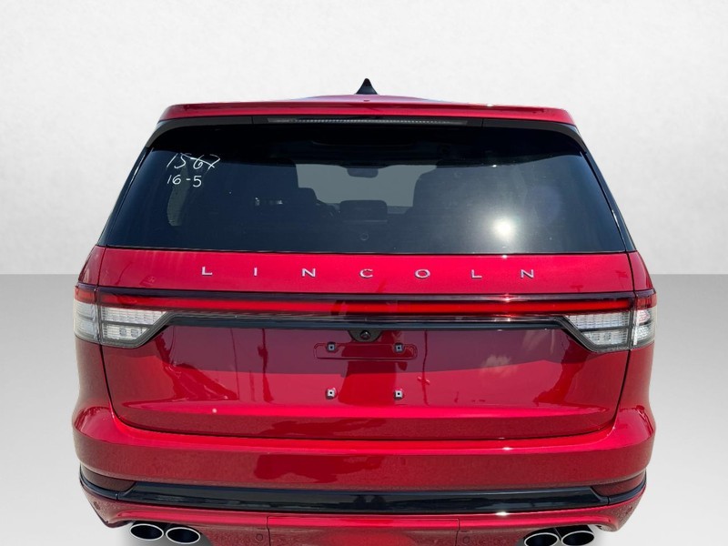 Lincoln Aviator Vehicle Full-screen Gallery Image 06