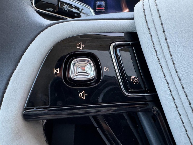 Lincoln Aviator Vehicle Full-screen Gallery Image 18