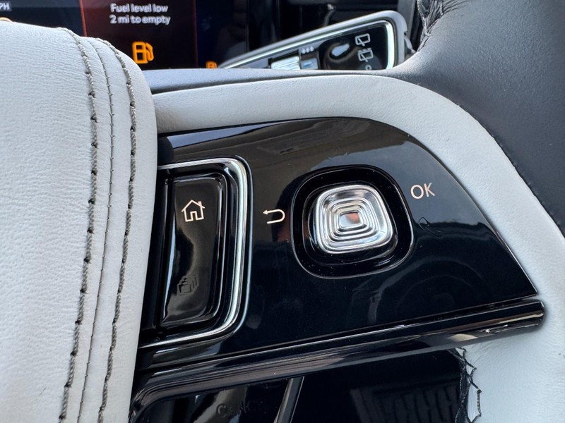 Lincoln Aviator Vehicle Full-screen Gallery Image 19