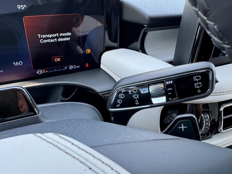Lincoln Aviator Vehicle Full-screen Gallery Image 21