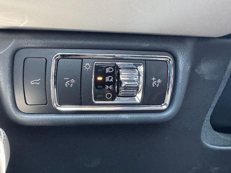 Lincoln Aviator Vehicle Full-screen Gallery Image 22