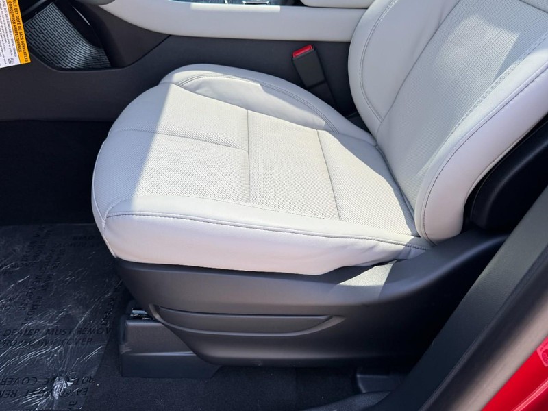 Lincoln Aviator Vehicle Full-screen Gallery Image 26