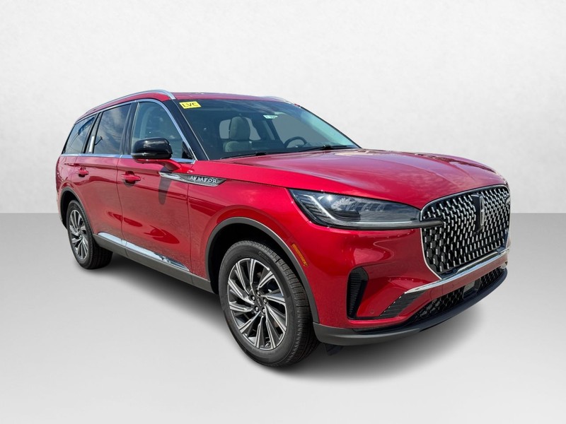 Lincoln Aviator Vehicle Full-screen Gallery Image 03