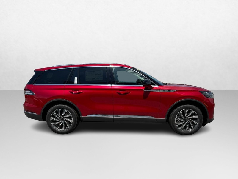 Lincoln Aviator Vehicle Full-screen Gallery Image 04