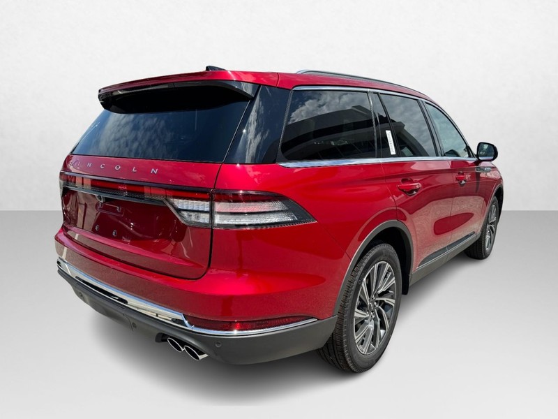 Lincoln Aviator Vehicle Full-screen Gallery Image 05