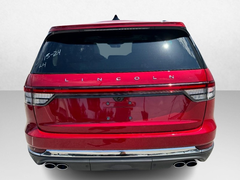 Lincoln Aviator Vehicle Full-screen Gallery Image 06