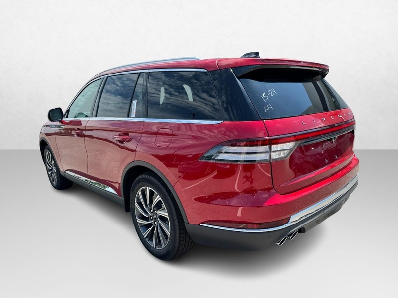 Lincoln Aviator Vehicle Full-screen Gallery Image 07
