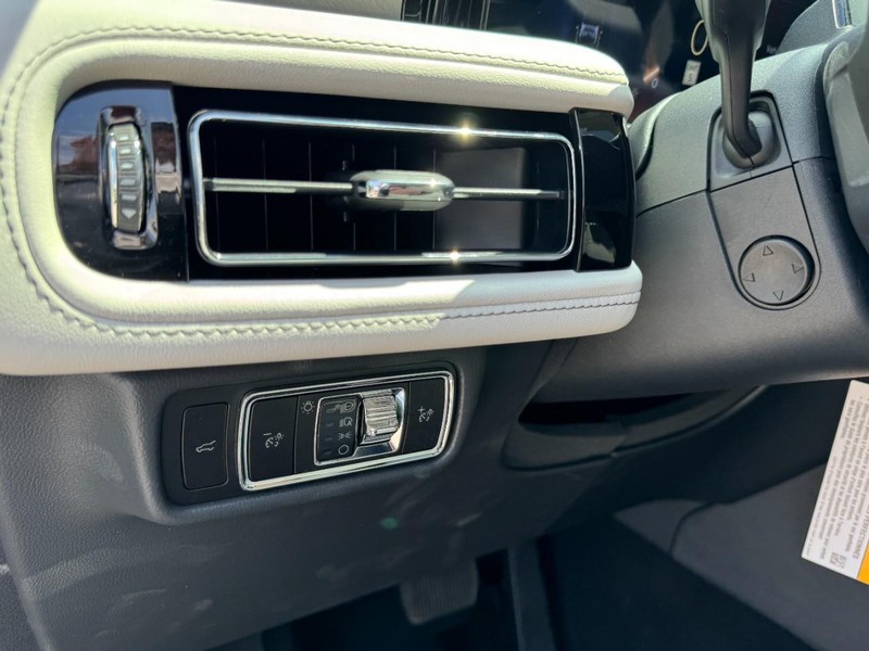 Lincoln Aviator Vehicle Full-screen Gallery Image 14