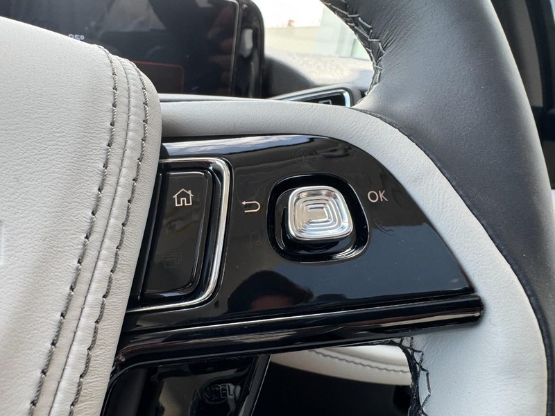 Lincoln Aviator Vehicle Full-screen Gallery Image 19