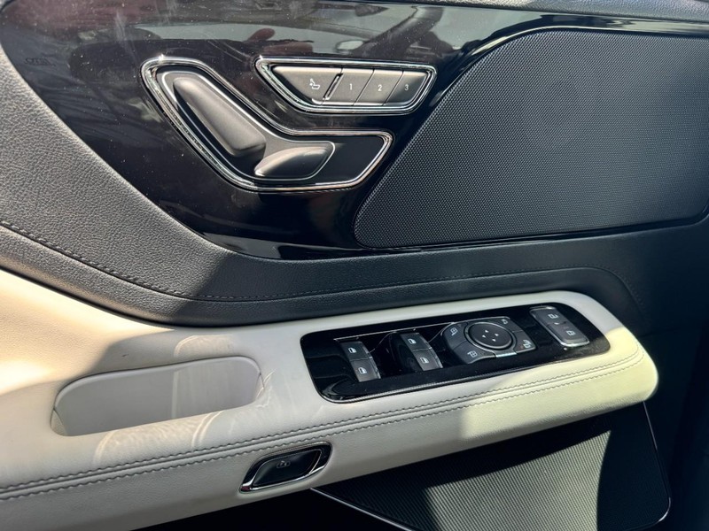Lincoln Aviator Vehicle Full-screen Gallery Image 25