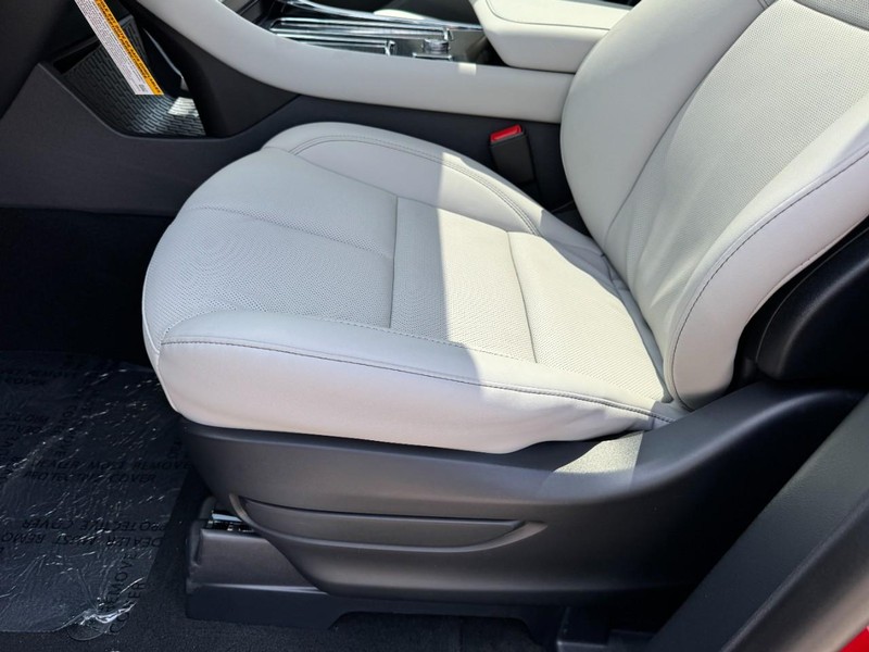 Lincoln Aviator Vehicle Full-screen Gallery Image 26