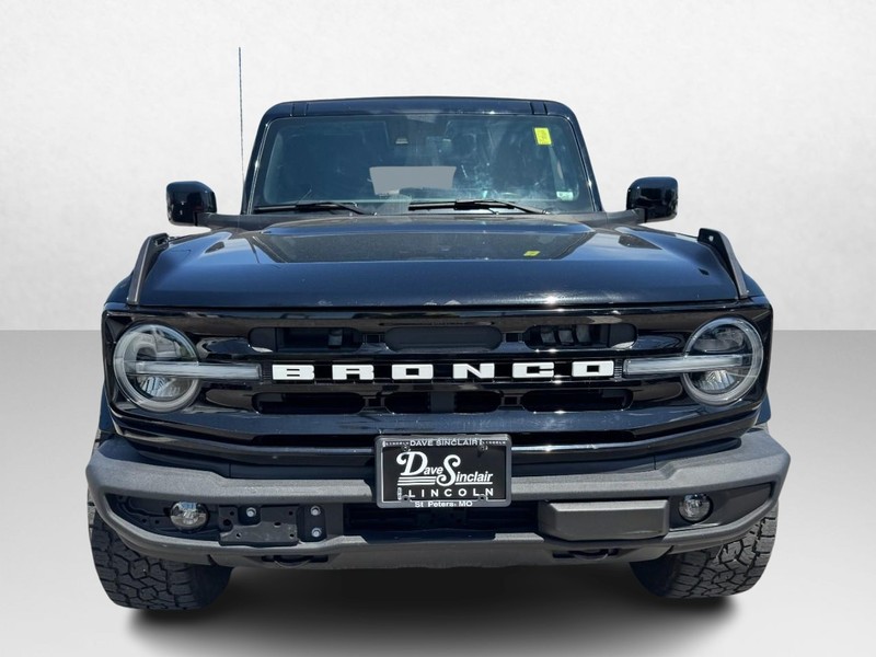 Ford Bronco Vehicle Full-screen Gallery Image 02