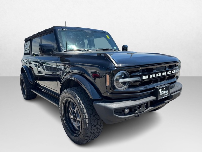 Ford Bronco Vehicle Full-screen Gallery Image 03