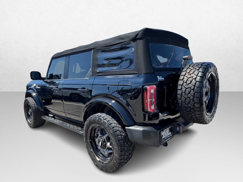 Ford Bronco Vehicle Full-screen Gallery Image 06