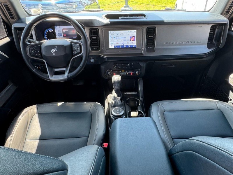Ford Bronco Vehicle Full-screen Gallery Image 09